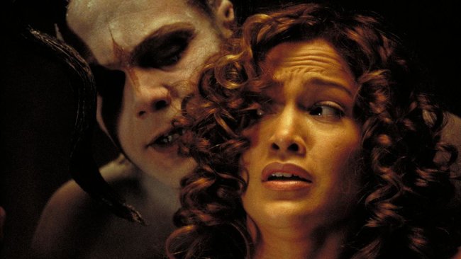 Catherine Deane (Jennifer Lopez) taucht in die kranke Welt von Carl Stargher (Vincent D’Onofrio) ab.