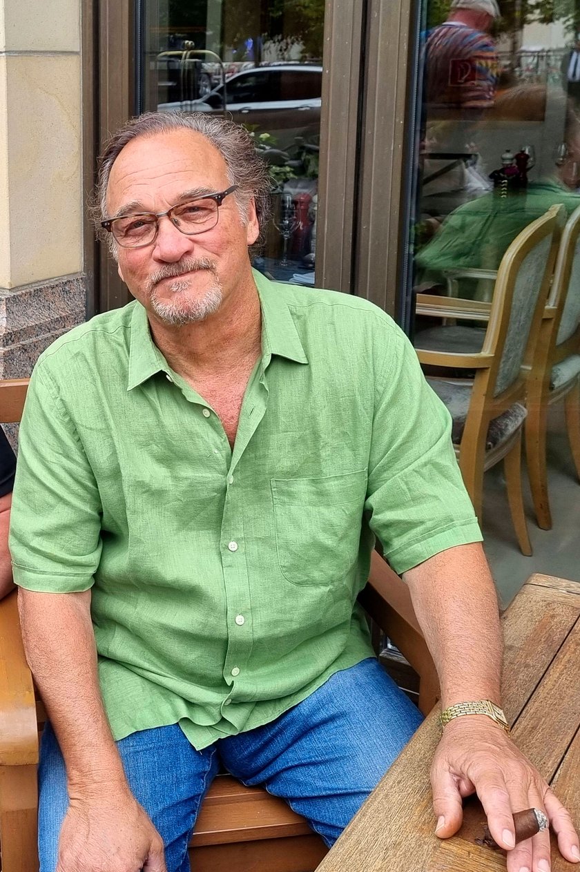 James Belushi bei der Ankunft zur International Cannabis Business Conference ICBC im Estrel Hotel. Berln, 29.06.2023 *** James Belushi arriving for the International Cannabis Business Conference ICBC at the Estrel Hotel Berln, 29 06 2023. Foto:xM.xWehnertx/xFuturexImage James Belushi bei der Ankunft zur International Cannabis Business Conference ICBC im Estrel Hotel. Berln, 29.06.2023 *** James Belushi arriving for the International Cannabis Business Conference ICBC at the Estrel Hotel Berln, 29 06 2023. Foto:xM.xWehnertx/xFuturexImage