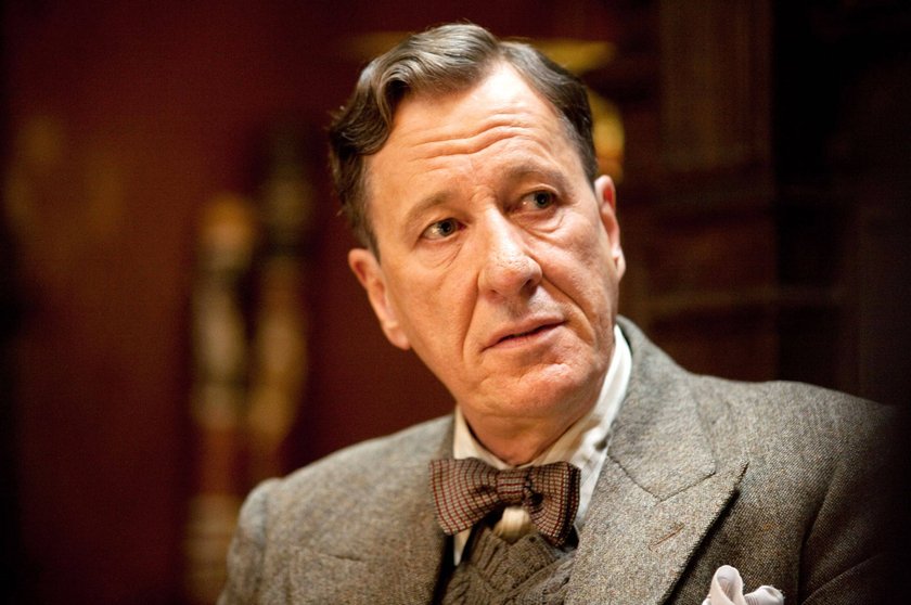 THE KING S SPEECH BR 2010 THE KING S SPEECH BR 2010 GEOFFREY RUSH as Lionel Logue Date: 2010. Strictly editorial use only in conjunction with the promotion of the film. Credit line mandatory. This image is copyright of the film company and is supplied under the terms of issue as film still. No commercial or book cover use permitted without prior consent from the film company. PUBLICATIONxINxGERxSUIxAUTxONLY Mandatory credit line: Courtesy THIS COPYRIGHT IMAGE MUST NOT BE USED WITHOUT PERMISSION / Ronald Grant / Mary Evans THE KING S SPEECH BR 2010 THE KING S SPEECH BR 2010 GEOFFREY RUSH as Lionel Logue Date: 2010. Strictly editorial use only in conjunction with the promotion of the film. Credit line mandatory. This image is copyright of the film company and is supplied under the terms of issue as film still. No commercial or book cover use permitted without prior consent from the film company. PUBLICATIONxINxGERxSUIxAUTxONLY Mandatory credit line: Courtesy THIS COPYRIGHT IMAGE MUST NOT BE USED WITHOUT PERMISSION / Ronald Grant / Mary Evans