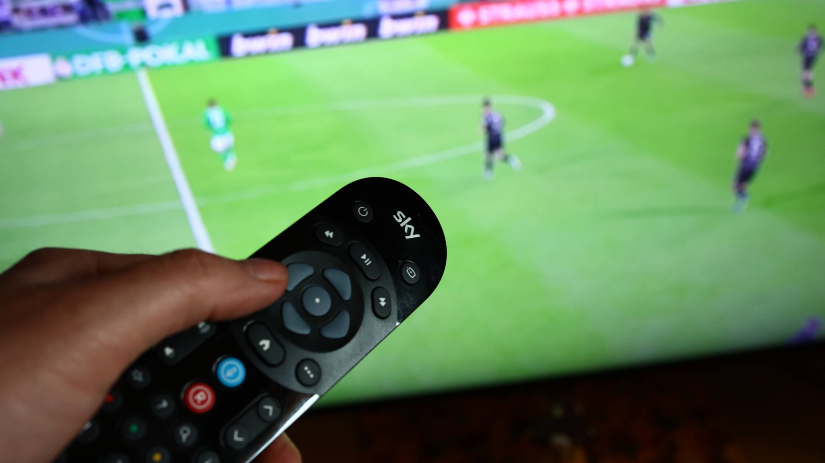 Mit einem Sky-Abo seid ihr rechtlich auf der sicheren Seite. Mit einem Sky-Abo seid ihr rechtlich auf der sicheren Seite.