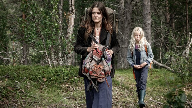 Ihren Neustart haben sich Annie (Asta August) und Mia (Alva Adermark) anders vorgestellt. Ihren Neustart haben sich Annie (Asta August) und Mia (Alva Adermark) anders vorgestellt.