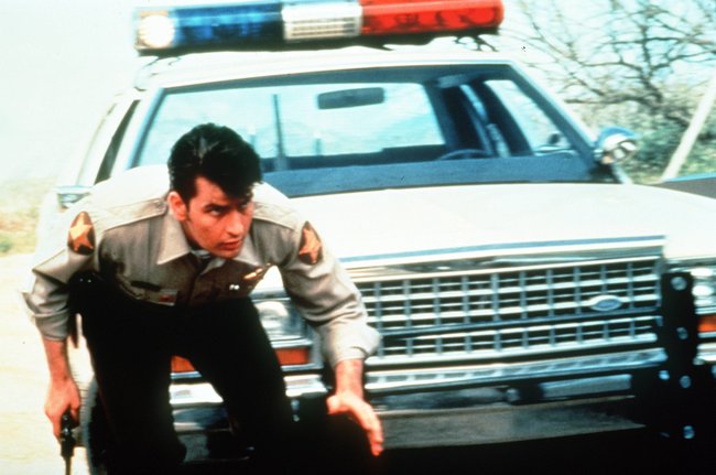 Charlie Sheen als Cop Dan Saxon in „Made of Steel“.