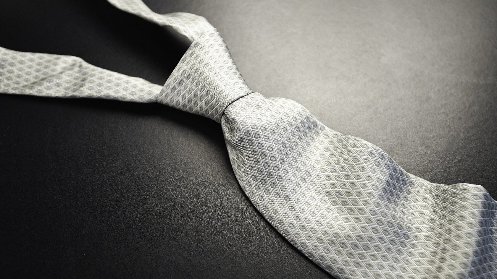 „Fifty Shades of Grey“: Bücher – Reihenfolge und Infos zur Autorin „Fifty Shades of Grey“: Bücher – Reihenfolge und Infos zur Autorin