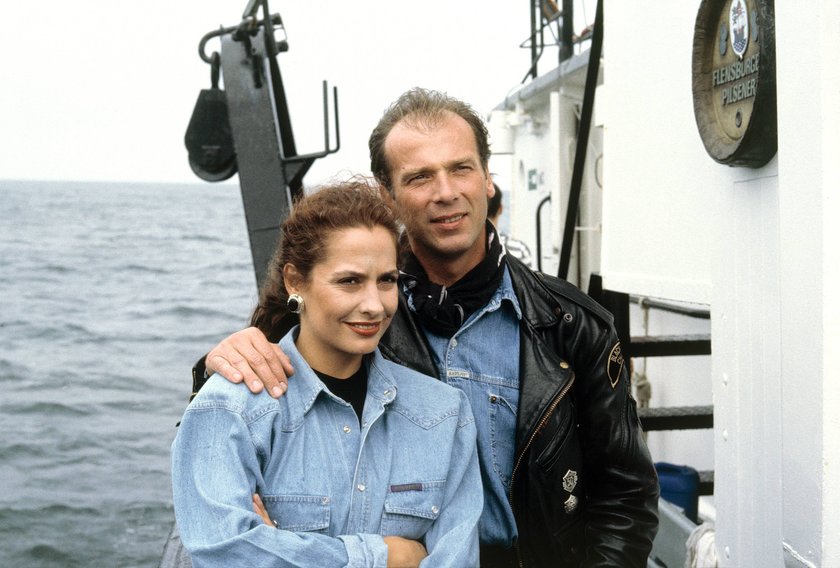 EIN BAYER AUF RüGEN / Lauter Überraschungen D 1992 / Wigbert Wicker Machen einen Ausflug über die Insel: Valentin (WOLFGANG FIEREK) und Hanna (SIMONE THOMALLA). 36850 / Überschrift: EIN BAYER AUF RüGEN / D 1992 Copyright: KPA !AUFNAHMEDATUM GESCHÄTZT! UnitedArchives00651679 EIN BAYER AUF RüGEN / Lauter Überraschungen D 1992 / Wigbert Wicker Machen einen Ausflug über die Insel: Valentin (WOLFGANG FIEREK) und Hanna (SIMONE THOMALLA). 36850 / Überschrift: EIN BAYER AUF RüGEN / D 1992 Copyright: KPA !AUFNAHMEDATUM GESCHÄTZT! UnitedArchives00651679