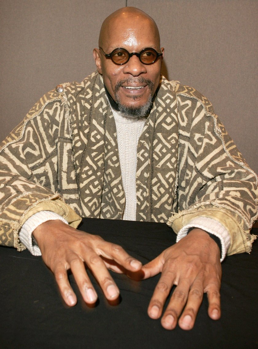 NORTH AMERICA-CANADA SALES ONLY.Manchester, UK 11 February 2006.Avery Brooks at Collectormania GMEX.Digital Photo By Keith .. Manchester England EDITORIAL USE ONLY Copyright: xx KeithxMayhew-PHOTOlink.netx phlphotos091580 NORTH AMERICA-CANADA SALES ONLY.Manchester, UK 11 February 2006.Avery Brooks at Collectormania GMEX.Digital Photo By Keith .. Manchester England EDITORIAL USE ONLY Copyright: xx KeithxMayhew-PHOTOlink.netx phlphotos091580