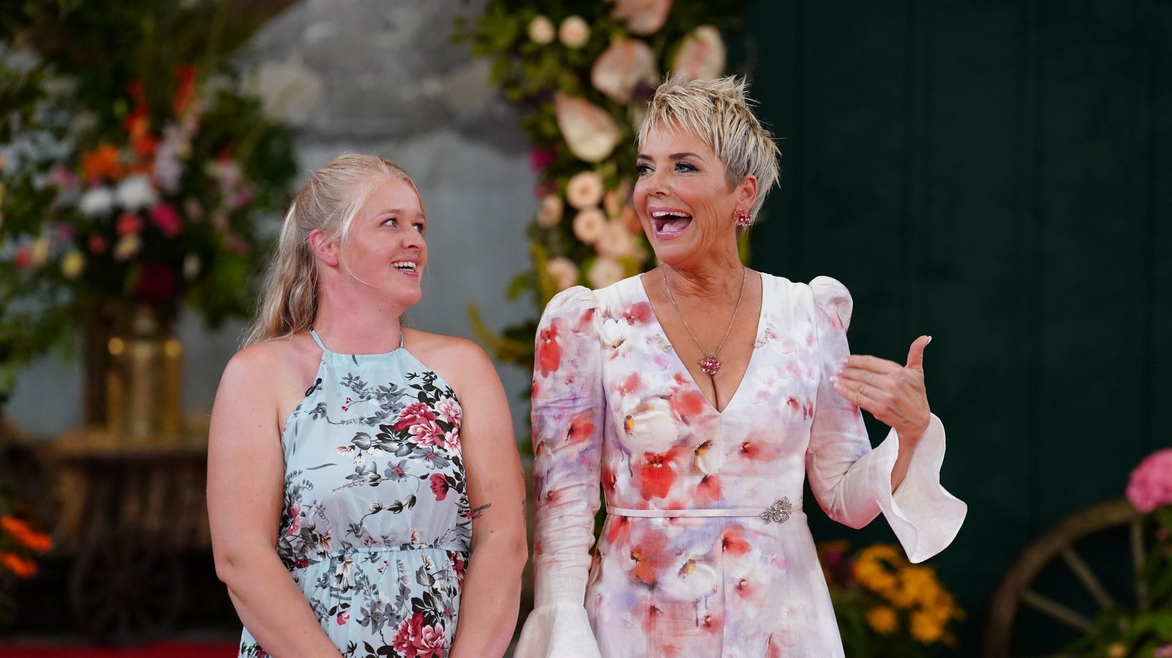 V.l.: Pferdehofbetreiberin Insa, Inka Bause V.l.: Pferdehofbetreiberin Insa, Inka Bause