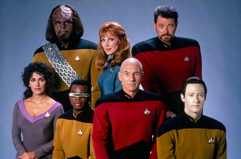 STAR TREK: THE NEXT GENERATION, back from left: Michael Dorn, Gates McFadden, Jonathan Frakes front from left: Marina Sirtis, LeVar Burton, Patrick Stewart, Brent Spiner, 1987-94. Paramount Television/ Courtesy Everett CollectionTSDSTTR PT132 PUBLICATIONxINxGERxSUIxAUTxONLY Copyright: xx TSDSTTR PT132 TSDSTTR_PT132_H STAR TREK: THE NEXT GENERATION, back from left: Michael Dorn, Gates McFadden, Jonathan Frakes front from left: Marina Sirtis, LeVar Burton, Patrick Stewart, Brent Spiner, 1987-94. Paramount Television/ Courtesy Everett CollectionTSDSTTR PT132 PUBLICATIONxINxGERxSUIxAUTxONLY Copyright: xx TSDSTTR PT132 TSDSTTR_PT132_H