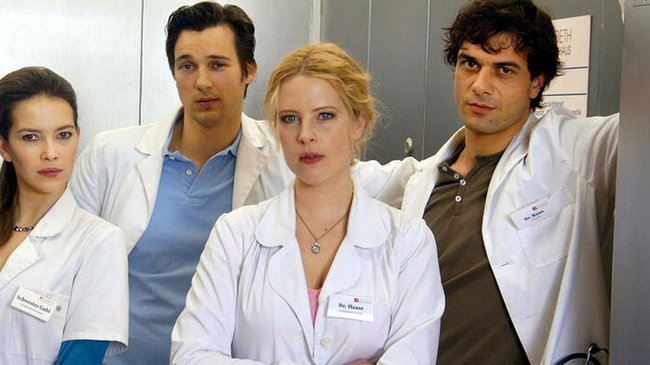 Der Cast der kultigen Arztserie „Doctor's Diary“.