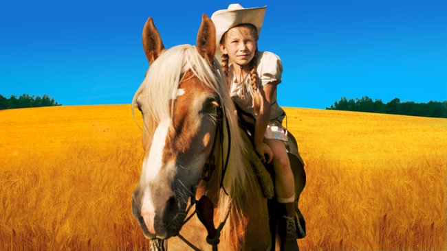 Kann Emma (Zoë Mannhardt) das Pferd retten?