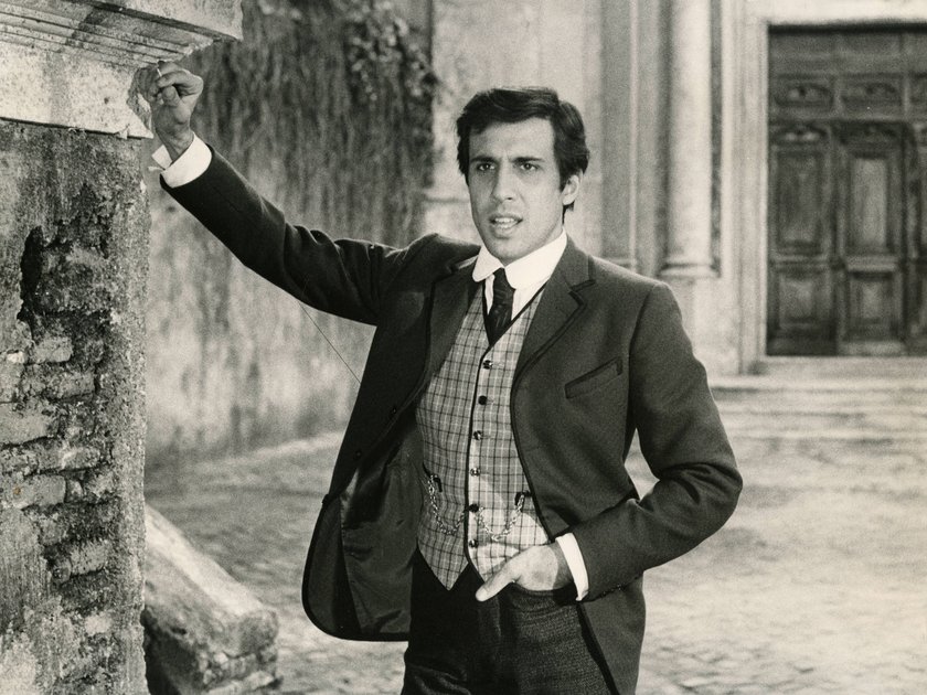 Italian singer and actor Adriano Celentano in the movie Er più - Storia d amore e di coltello, Italy 1971 PUBLICATIONxNOTxINxITA Italian singer and actor Adriano Celentano in the movie Er più - Storia d amore e di coltello, Italy 1971 PUBLICATIONxNOTxINxITA