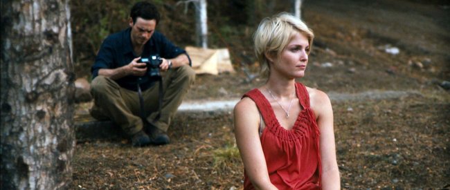 Andrew (Scott McNairy) soll Samantha (Whitney Able) von Mexiko nach Amerika bringen.