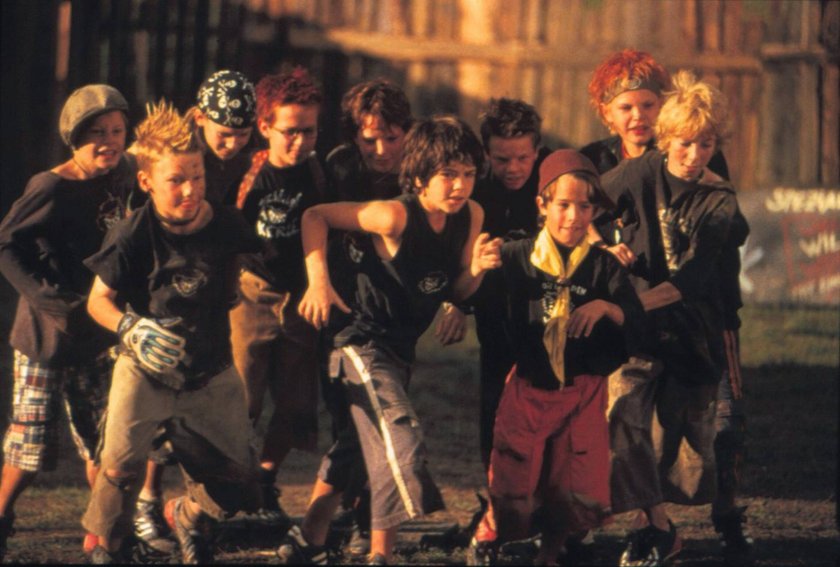 Bildnummer: 54345143 Datum: 12.04.2003 Copyright: imago/United Archives
KPA61041.jpg DIE WILDEN KERLE / Die wilden Kerle D 2003 / Joachim Masannek Juli (JOJO BECK), Markus (LEON WESSEL-MASANNEK), Vanessa (SARAH KIM GRIES, Raban (RABAN BIELING), Leon (JIMI BLUE OCHSENKNECHT), Jojo (FILLIPPO DATTOLA), Maxi (MARLON WESSEL), Joschka (KEVIN IANNOTTA), Marlon (WILSON OCHSENKNECHT) und Fabian (CONSTANTIN GASTMANN) People Entertainment quer Film Kino
Bildnummer 54345143 Date 12 04 2003 Copyright Imago United Archives KPA61041 JPG the Wild Guys the Wild Guys D 2003 Joachim Masannek July JoJo Beck Markus Leon Wessel Masannek Vanessa Sarah Kim Gries Raban Raban Bieling Leon Jimi Blue Ochsenknecht JoJo Maxi Marlon Wessel Joschka Kevin Iannotta Marlon Wilson Ochsenknecht and Fabian Constantin Visiting Celebrities Entertainment horizontal Film Cinema Bildnummer: 54345143 Datum: 12.04.2003 Copyright: imago/United Archives
KPA61041.jpg DIE WILDEN KERLE / Die wilden Kerle D 2003 / Joachim Masannek Juli (JOJO BECK), Markus (LEON WESSEL-MASANNEK), Vanessa (SARAH KIM GRIES, Raban (RABAN BIELING), Leon (JIMI BLUE OCHSENKNECHT), Jojo (FILLIPPO DATTOLA), Maxi (MARLON WESSEL), Joschka (KEVIN IANNOTTA), Marlon (WILSON OCHSENKNECHT) und Fabian (CONSTANTIN GASTMANN) People Entertainment quer Film Kino
Bildnummer 54345143 Date 12 04 2003 Copyright Imago United Archives KPA61041 JPG the Wild Guys the Wild Guys D 2003 Joachim Masannek July JoJo Beck Markus Leon Wessel Masannek Vanessa Sarah Kim Gries Raban Raban Bieling Leon Jimi Blue Ochsenknecht JoJo Maxi Marlon Wessel Joschka Kevin Iannotta Marlon Wilson Ochsenknecht and Fabian Constantin Visiting Celebrities Entertainment horizontal Film Cinema