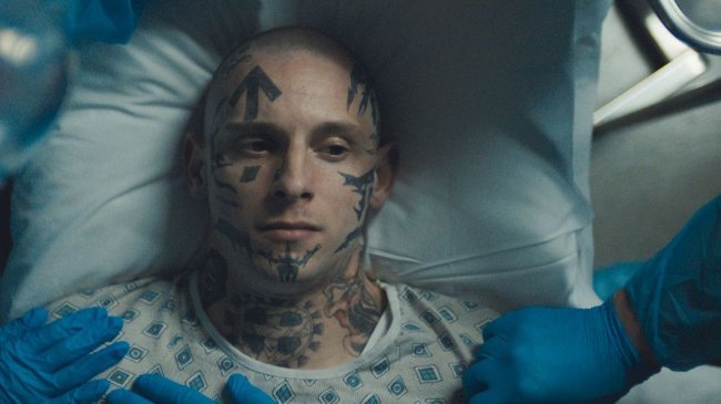 Allmählich hadert Byron mit seiner Einstellung. Allmählich hadert Byron mit seiner Einstellung.