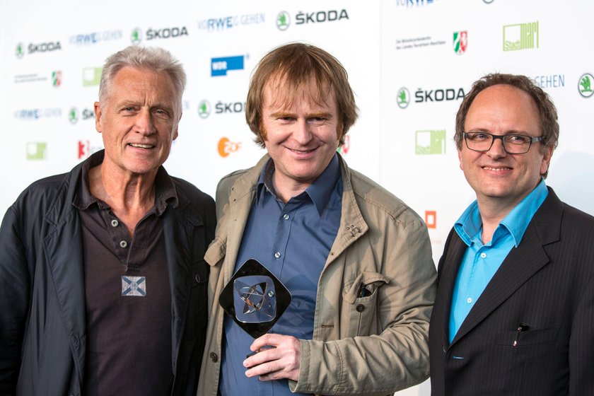 DEU, Deutschland, Marl, 12.04.2013: Der Schauspieler Robert Atzorn, der Regisseur Stephan Wagner und der Autor Jochen Bitzer mit Trophäe beim Presseempfang im Marler Rathaus vor der Verleihung des Grimme-Preises 2013 für ihre Leistungen im Zusammenhang mit dem Fernsehfilm DER FALL JAKOB VON METZLER. *** DEU, Germany, Marl, 12 04 2013 The actor Robert Atzorn, the director Stephan Wagner and the author Jochen Bitzer with trophy at the press reception in the Marl town hall before the award of the Grimme Prize 2013 for their achievements in connection with the television film DER FALL JAKOB VON METZLER DEU, Deutschland, Marl, 12.04.2013: Der Schauspieler Robert Atzorn, der Regisseur Stephan Wagner und der Autor Jochen Bitzer mit Trophäe beim Presseempfang im Marler Rathaus vor der Verleihung des Grimme-Preises 2013 für ihre Leistungen im Zusammenhang mit dem Fernsehfilm DER FALL JAKOB VON METZLER. *** DEU, Germany, Marl, 12 04 2013 The actor Robert Atzorn, the director Stephan Wagner and the author Jochen Bitzer with trophy at the press reception in the Marl town hall before the award of the Grimme Prize 2013 for their achievements in connection with the television film DER FALL JAKOB VON METZLER