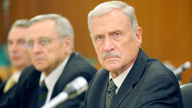 Polizeipräsident Wolfgang Daschner (Robert Atzorn) im Gerichtssaal.