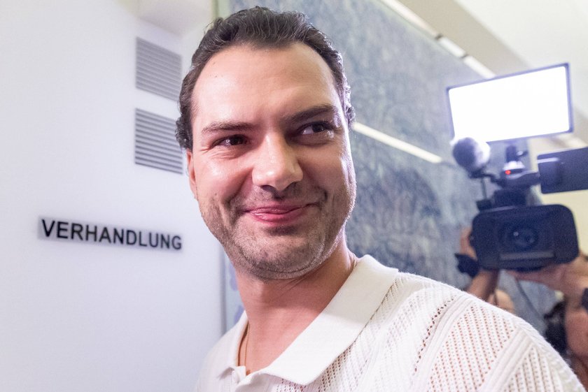 Innsbruck 22.08.2025, Landesgericht, Innsbruck, AUT, Prozess gegen Jimi Blue Ochsenknecht, Anklage wegen schweren Betrugs, im Bild Jimi Blue Ochsenknecht // Jimi Blue Ochsenknecht before the start of the trial against actor Jimi Blue Ochsenknecht for serious fraud at the Landesgericht in Innsbruck, Austria on 2025/08/22. / Expa *** Innsbruck 22 08 2025, Landesgericht, Innsbruck, AUT, Prozess gegen Jimi Blue Ochsenknecht, Anklage wegen schweren Betrugs, im Bild Jimi Blue Ochsenknecht Jimi Blue Ochsenknecht before the start of the trial against actor Jimi Blue Ochsenknecht for serious fraud at the Landesgericht in Innsbruck, Austria on 2025 08 22 Expa PUBLICATIONxNOTxINxAUT EP_gro Innsbruck 22.08.2025, Landesgericht, Innsbruck, AUT, Prozess gegen Jimi Blue Ochsenknecht, Anklage wegen schweren Betrugs, im Bild Jimi Blue Ochsenknecht // Jimi Blue Ochsenknecht before the start of the trial against actor Jimi Blue Ochsenknecht for serious fraud at the Landesgericht in Innsbruck, Austria on 2025/08/22. / Expa *** Innsbruck 22 08 2025, Landesgericht, Innsbruck, AUT, Prozess gegen Jimi Blue Ochsenknecht, Anklage wegen schweren Betrugs, im Bild Jimi Blue Ochsenknecht Jimi Blue Ochsenknecht before the start of the trial against actor Jimi Blue Ochsenknecht for serious fraud at the Landesgericht in Innsbruck, Austria on 2025 08 22 Expa PUBLICATIONxNOTxINxAUT EP_gro