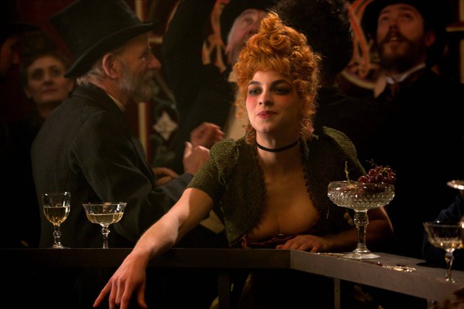 Natalia Tena als Prostituierte Rachel. Natalia Tena als Prostituierte Rachel.