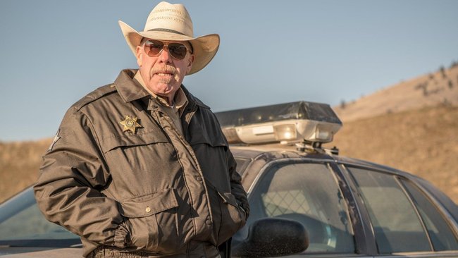 Kann Sheriff Hickey (Ron Perlman) den Fall lösen? Kann Sheriff Hickey (Ron Perlman) den Fall lösen?