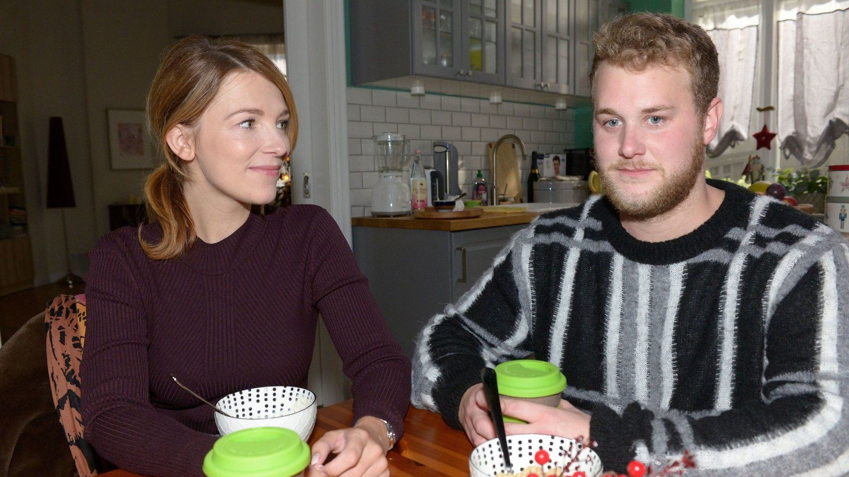 Jonas sorgt bei GZSZ für Schockmoment: Will er seinem Leben wirklich ein Ende setzen? Jonas sorgt bei GZSZ für Schockmoment: Will er seinem Leben wirklich ein Ende setzen?