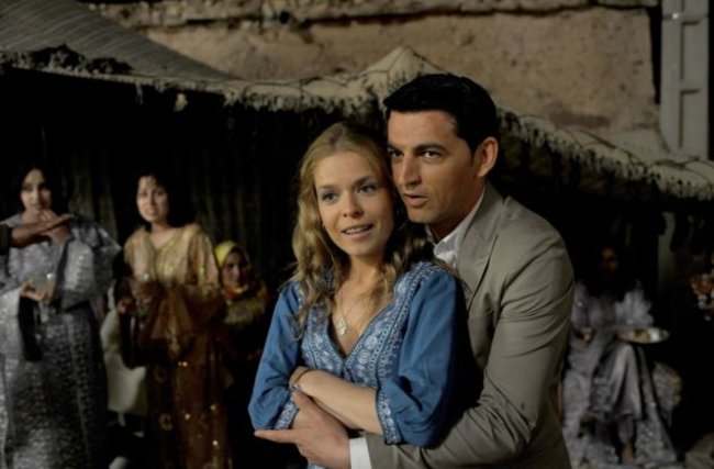 Anna (Luise Helm) und Karim (Mehdi Moinzadeh) wollen eine traditionelle Berber-Hochzeit.