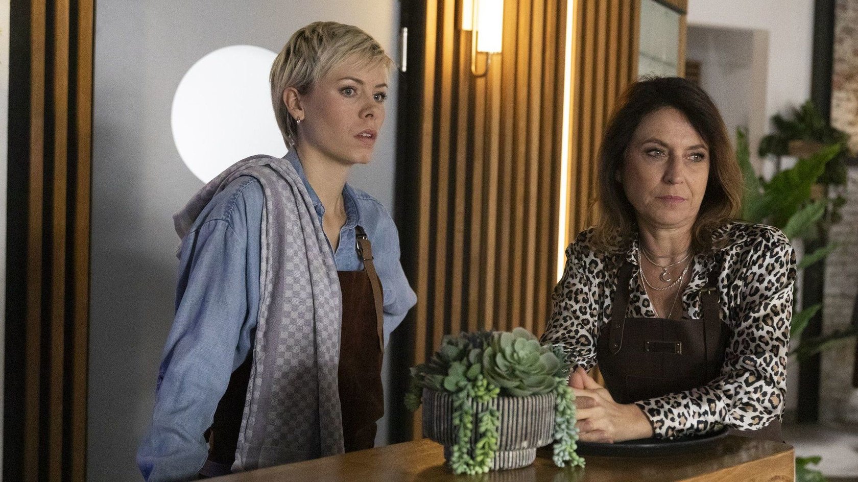 AWZ: Kim setzt Foodblogger vor die Tür – steht ihre Kneipe jetzt vor dem Aus? AWZ: Kim setzt Foodblogger vor die Tür – steht ihre Kneipe jetzt vor dem Aus?