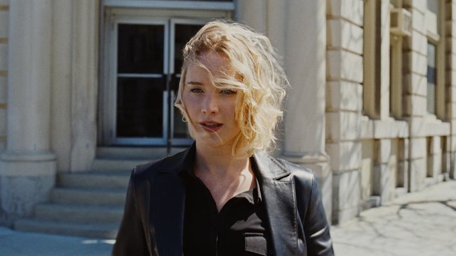 Jennifer Lawrence als Joy Mangano.
