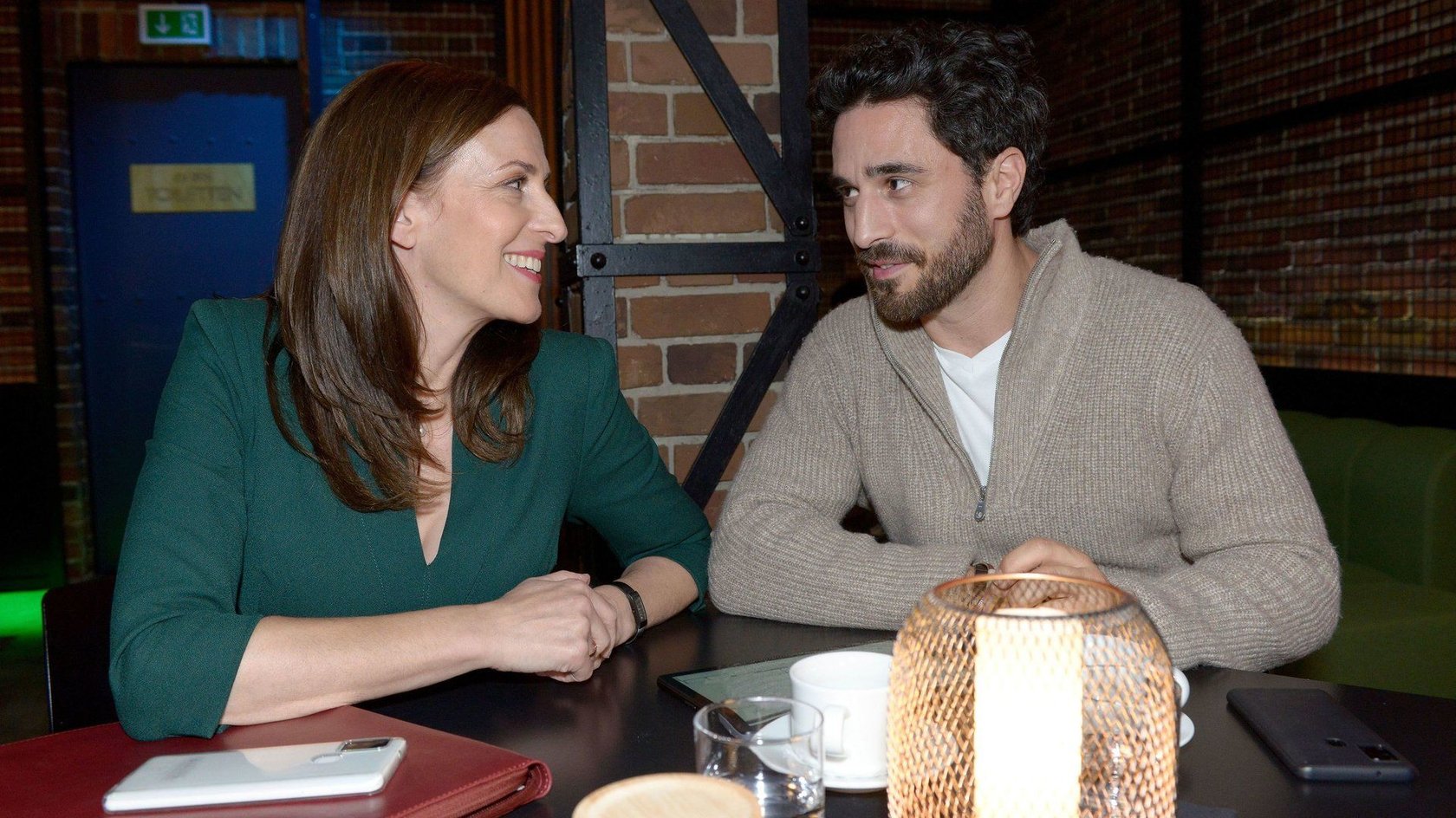 GZSZ: Fällt Laura auf sie herein? Katrin schmiedet einen fiesen Racheplan GZSZ: Fällt Laura auf sie herein? Katrin schmiedet einen fiesen Racheplan