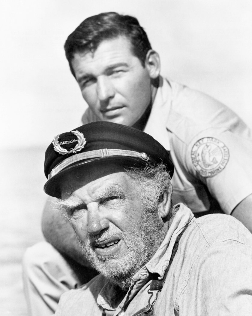 FLIPPER, from top: Brian Kelly, Andy Devine, Not Necessarily Gospel, Season 1, aired October 31, 1964, 1964-68. Courtesy Everett Collection ACHTUNG AUFNAHMEDATUM GESCHÄTZT PUBLICATIONxINxGERxSUIxAUTxONLY Copyright: xCourtesyxEverettxCollectionx TBDFLIP EC039 FLIPPER, from top: Brian Kelly, Andy Devine, Not Necessarily Gospel, Season 1, aired October 31, 1964, 1964-68. Courtesy Everett Collection ACHTUNG AUFNAHMEDATUM GESCHÄTZT PUBLICATIONxINxGERxSUIxAUTxONLY Copyright: xCourtesyxEverettxCollectionx TBDFLIP EC039