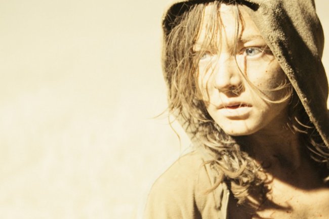 Marie (Hannah Herzsprung) hofft auf Wasser. Marie (Hannah Herzsprung) hofft auf Wasser.