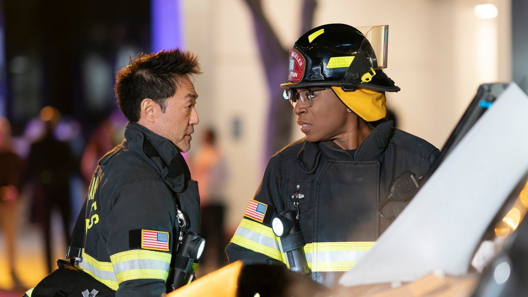 „9-1-1“ Staffel 9 bestätigt: Neue Folgen kommen dieses Jahr – aber vermutlich nicht in Deutschland „9-1-1“ Staffel 9 bestätigt: Neue Folgen kommen dieses Jahr – aber vermutlich nicht in Deutschland