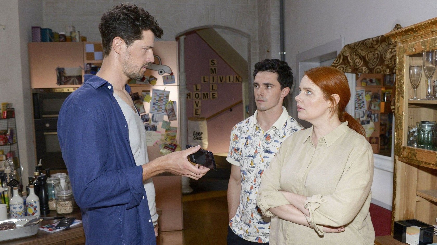 GZSZ: Neuzugang Sascha nimmt Ermittlung auf – Kommt er Martins Verschwinden auf die Spur? GZSZ: Neuzugang Sascha nimmt Ermittlung auf – Kommt er Martins Verschwinden auf die Spur?