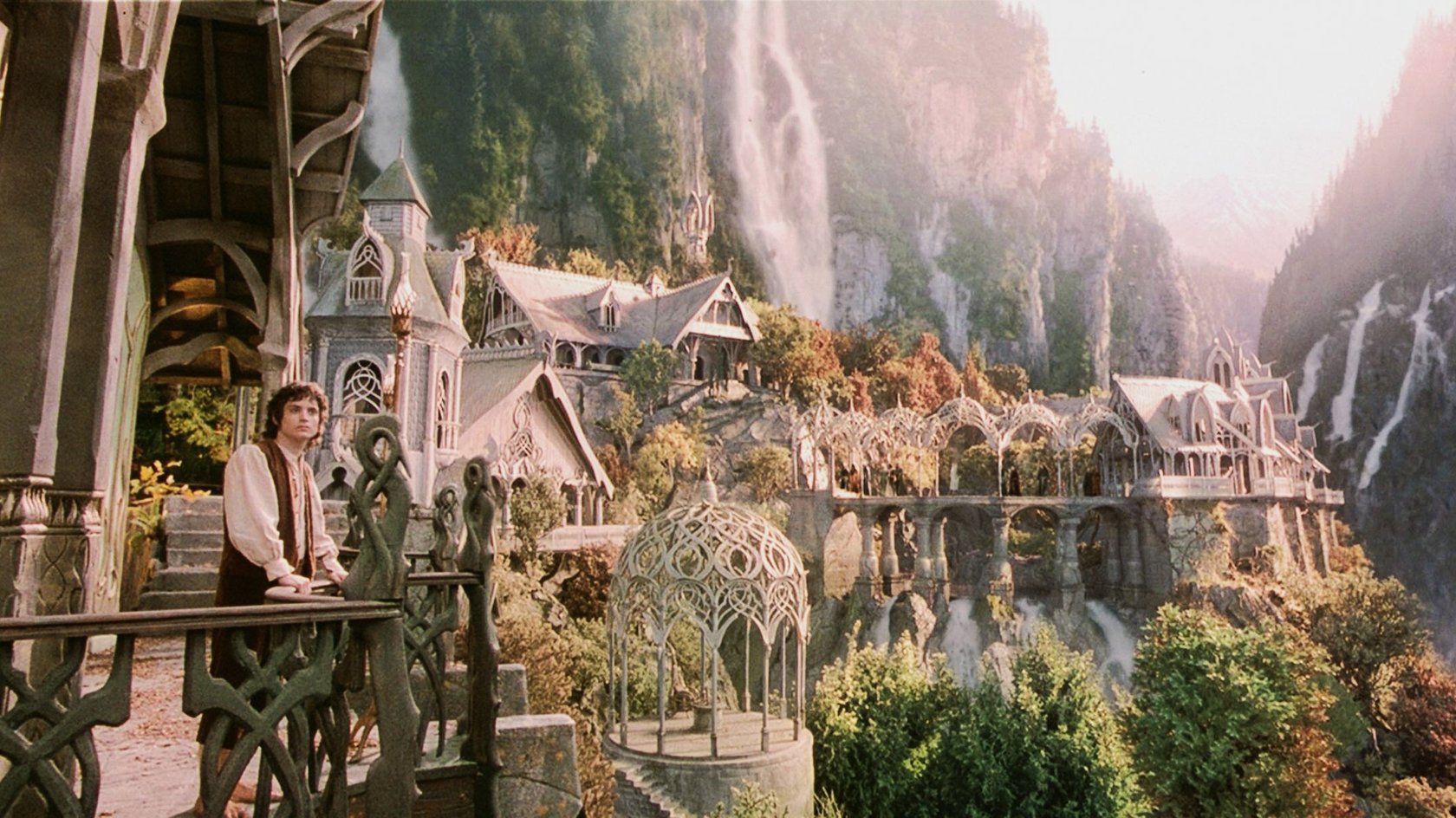 The Lord of The Rings - Movie Set Jan 04, 2002; Hollywood, California, USA; Actor ELIJAH WOOD as Frodo in the epic adventure The Lord of The Rings: The Fellowship of the Ring directed by Peter Jackson. The Lord of The Rings - Movie Set Jan 04, 2002; Hollywood, California, USA; Actor ELIJAH WOOD as Frodo in the epic adventure The Lord of The Rings: The Fellowship of the Ring directed by Peter Jackson.