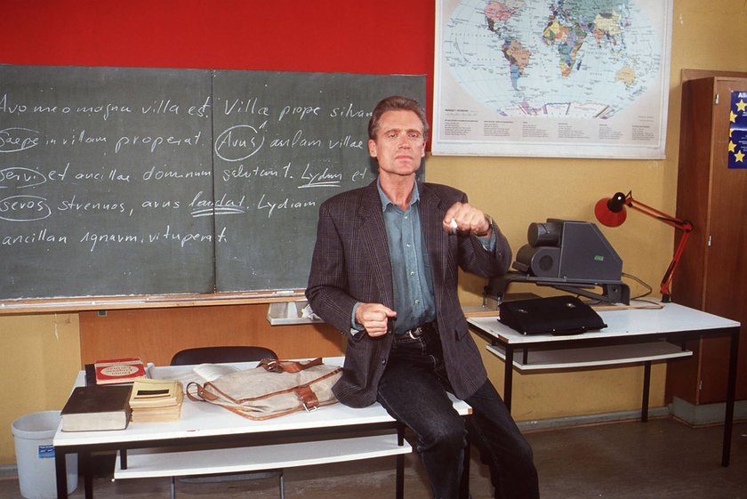 Dr. Specht (ROBERT ATZORN) beim Unterricht. aka. Liebesleid / Überschrift: UNSER LEHRER DOKTOR SPECHT Copyright: KPA !AUFNAHMEDATUM GESCHÄTZT! UnitedArchives00856465 Dr. Specht (ROBERT ATZORN) beim Unterricht. aka. Liebesleid / Überschrift: UNSER LEHRER DOKTOR SPECHT Copyright: KPA !AUFNAHMEDATUM GESCHÄTZT! UnitedArchives00856465