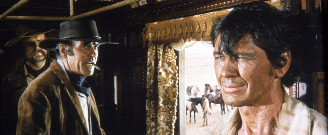 Der Mundharmonika-Spieler (Charles Bronson) legt sich mit den Großen an. Der Mundharmonika-Spieler (Charles Bronson) legt sich mit den Großen an.