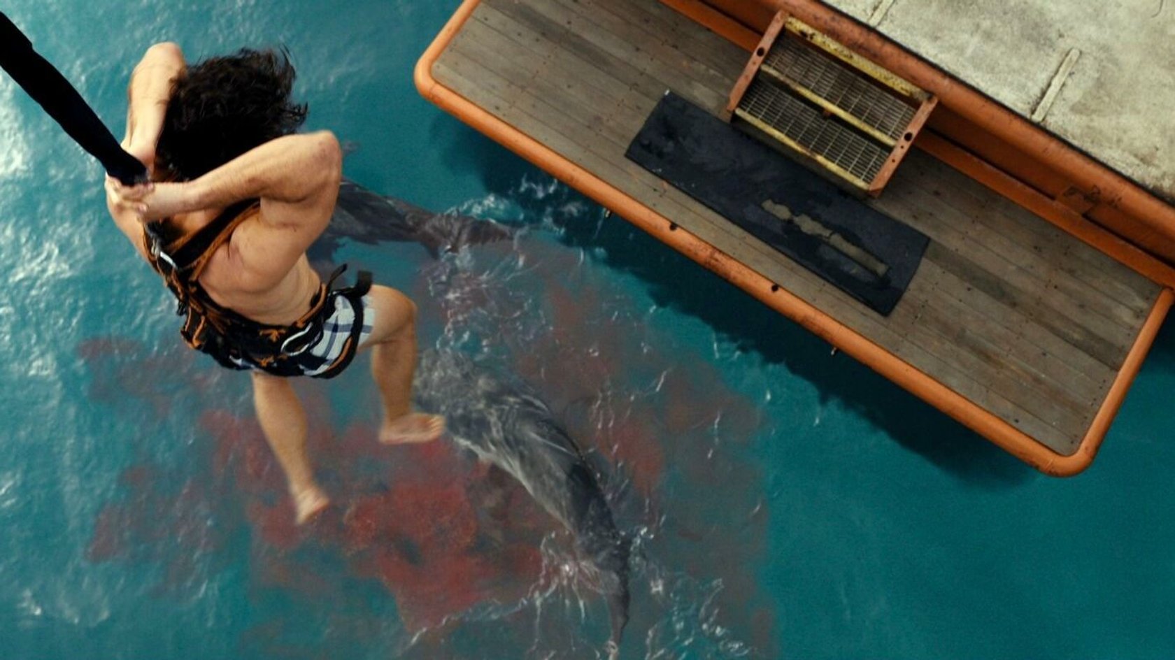 Dangerous Animals | Hai-Horror-Thriller: Kann sich Moses (Josh Heuston) noch vor seinem Schicksal retten? Dangerous Animals | Hai-Horror-Thriller: Kann sich Moses (Josh Heuston) noch vor seinem Schicksal retten?