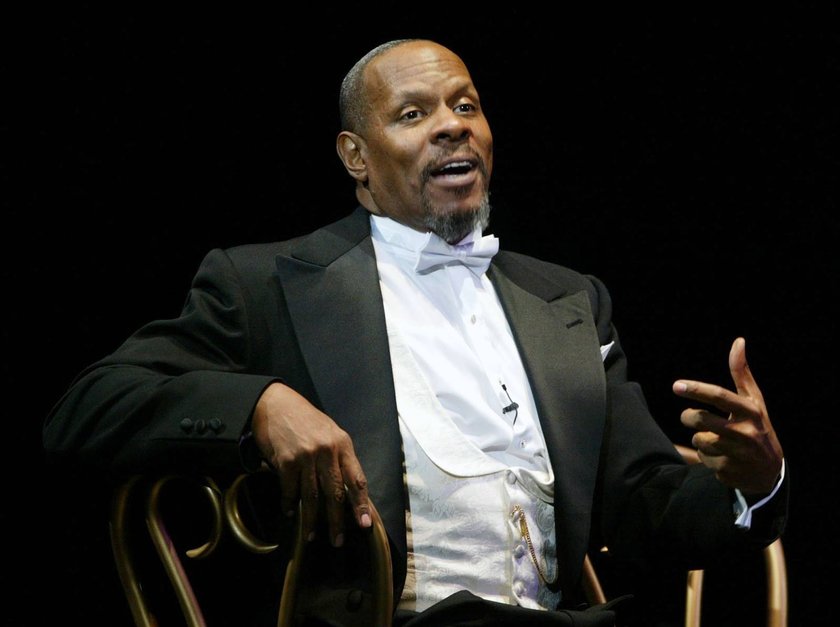 KRT ENTERTAINMENT STORY SLUGGED: CHITLINCIRCUIT KRT PHOTOGRAPH BY JOYCE MARSHALL/FORT WORTH STAR-TELEGRAM DALLAS OUT July 23 Actor Avery Brooks performed in Paul Robeson last winter in Dallas, Texas. This was a more ambitious show in a big time, one-night stand in Bruton Theatre. ded 2003 Diversity FORT WORTH TX USA EDITORIAL USE ONLY Copyright: xx KRT JOYCExMARSHALLx krtphotoslive091560 KRT ENTERTAINMENT STORY SLUGGED: CHITLINCIRCUIT KRT PHOTOGRAPH BY JOYCE MARSHALL/FORT WORTH STAR-TELEGRAM DALLAS OUT July 23 Actor Avery Brooks performed in Paul Robeson last winter in Dallas, Texas. This was a more ambitious show in a big time, one-night stand in Bruton Theatre. ded 2003 Diversity FORT WORTH TX USA EDITORIAL USE ONLY Copyright: xx KRT JOYCExMARSHALLx krtphotoslive091560