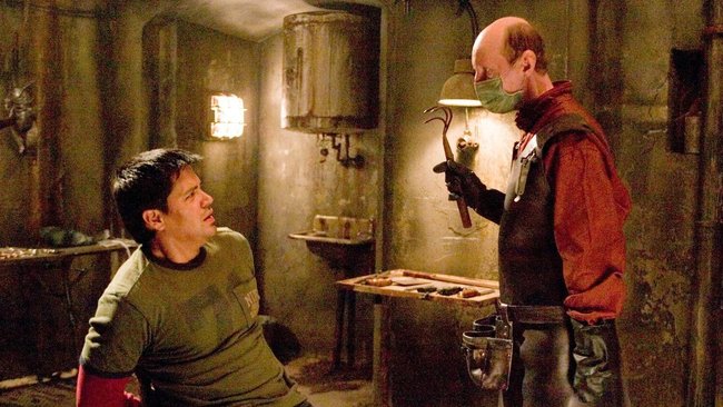 Paxton (Jay Hernández) bangt um sein Leben. Paxton (Jay Hernández) bangt um sein Leben.