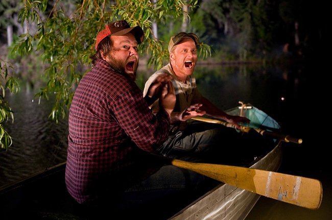 Tucker (Alan Tudyk) und Dale (Tyler Labine) sitzen im selben Boot.