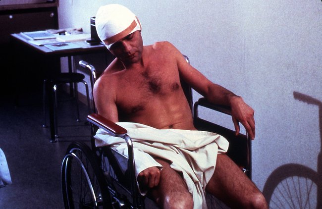 Berthold Hoffmann (Bruno Ganz) hat eine schwere Kopfverletzung.