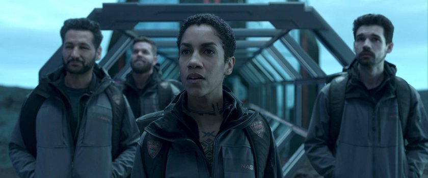 THE EXPANSE, from left: Cas Anvar, Wes Chatham, Dominique Tipper, Steven Strait, Season 4, aired Dec. 13, 2019. photo: Amazon / courtesy Everett Collection Please credit Amazon/Courtesy Everett Collection ACHTUNG AUFNAHMEDATUM GESCHÄTZT PUBLICATIONxINxGERxSUIxAUTxONLY Copyright: xAmazon/CourtesyxEverettxCollectionx TCDEXPA ZU008 THE EXPANSE, from left: Cas Anvar, Wes Chatham, Dominique Tipper, Steven Strait, Season 4, aired Dec. 13, 2019. photo: Amazon / courtesy Everett Collection Please credit Amazon/Courtesy Everett Collection ACHTUNG AUFNAHMEDATUM GESCHÄTZT PUBLICATIONxINxGERxSUIxAUTxONLY Copyright: xAmazon/CourtesyxEverettxCollectionx TCDEXPA ZU008
