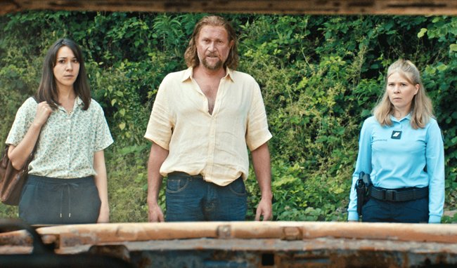 An skurrilen Figuren mangelt es „Ehrliche Leute“ nicht. An skurrilen Figuren mangelt es „Ehrliche Leute“ nicht.