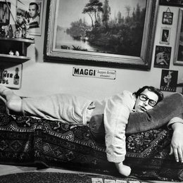 Abschied von den Fröschen / Ulrich Schamoni 1974 als Hanno Giessen in seinem Film "Chapeau Claque" Poster