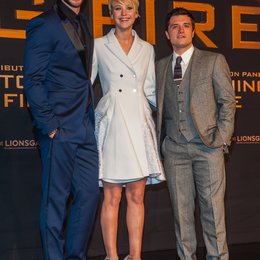 Tribute von Panem - Catching Fire, Die / Filmpremiere / Liam Hemsworth / Jennifer Lawrence / Josh Hutcherson Poster