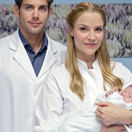 In aller Freundschaft - Die jungen Ärzte (1. Staffel, 42 Folgen) / Roy Peter Link / Mirka Pigulla Poster