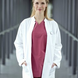 In aller Freundschaft - Die jungen Ärzte / In aller Freundschaft - Die jungen Ärzte (1. Staffel, 42 Folgen) / Mirka Pigulla Poster
