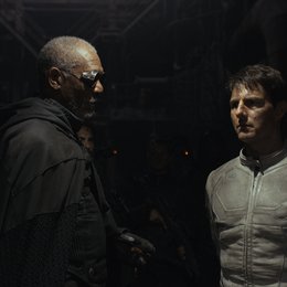 Oblivion / Morgan Freeman / Tom Cruise Poster