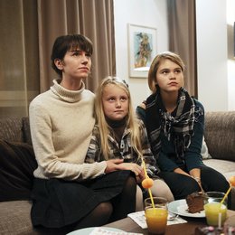 Tatort: Geburtstagskind (Schweizer Radio und Fernsehen (SRF)) / Sarah Bühlmann / Anouk Petri / Carla Chiara Bär Poster