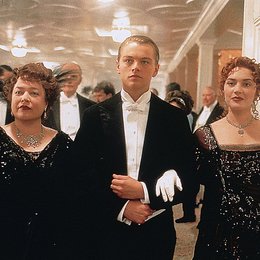 Titanic / Kathy Bates / Leonardo DiCaprio / Kate Winslet Poster