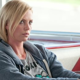 Young Adult / Charlize Theron Poster