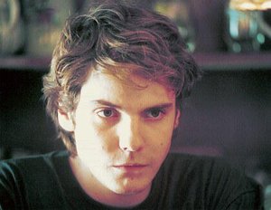 Daniel Brühl feiert im Schützengraben Daniel Brühl feiert im Schützengraben